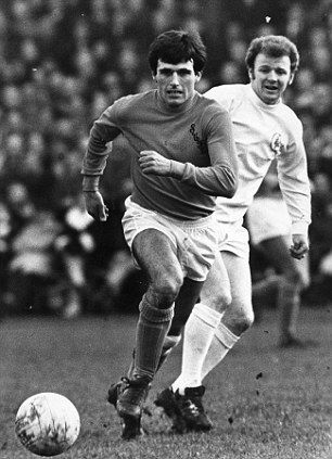 robertmdaws's tweet photo. #SuttonUnited and #LeedsUnited ... #DarioGradi and #BillyBremner #FACup Jan 1970 @suttonunited @BillyBremnerFan @LUFC https://t.co/KIPYZPj5Lm