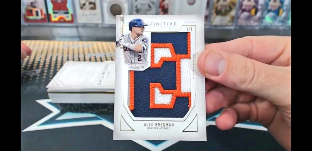 ClubOneOfOne1's tweet photo. #UniquePatch Booklet and awesome 1/1 from @cardsmithsbreak https://t.co/RNIDpFcdEx