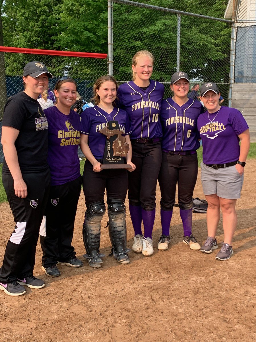 FGSoftball's tweet photo. Congrats to all @FHSGlads graduates today, especially @leah20ash @GinelleLeslie and Lindsey Darby! Your softball family is so proud of you!! https://t.co/95AEi7p0EP