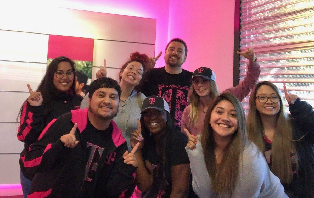 Chris_A_707's tweet photo. West Texas team READY for some #DiscountMatch and take that #1 spot!! #NorthBay #bamily #westisbest @deja_benefield @AdrianVanHooser @SamSindha @Twebb28 @BennyMendoza35 @JonFreier @JohnLegere https://t.co/vSZKo3I5I3