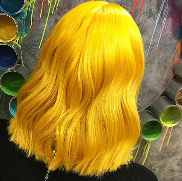 SallyMexico's tweet image. #Hairspiration Los colores más cool y vibrantes los encuentras con nuestros nuevos tintes #CRAZYCOLOR tono: CAUTION 🍳 💛
 bit.ly/2w1TgYQ
vía: @/spookyruno