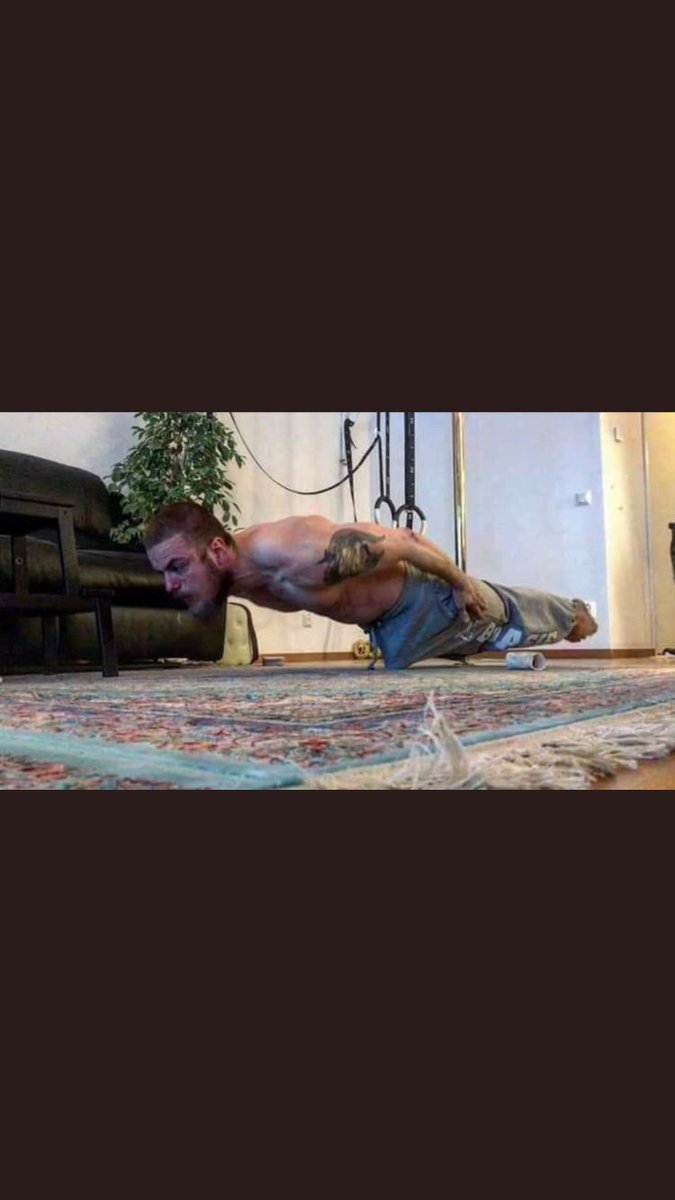 walmartlord's tweet photo. Me waiting for more reveals on halo infinite and call of duty modern warfare at e3 19 https://t.co/0L91fts0nK