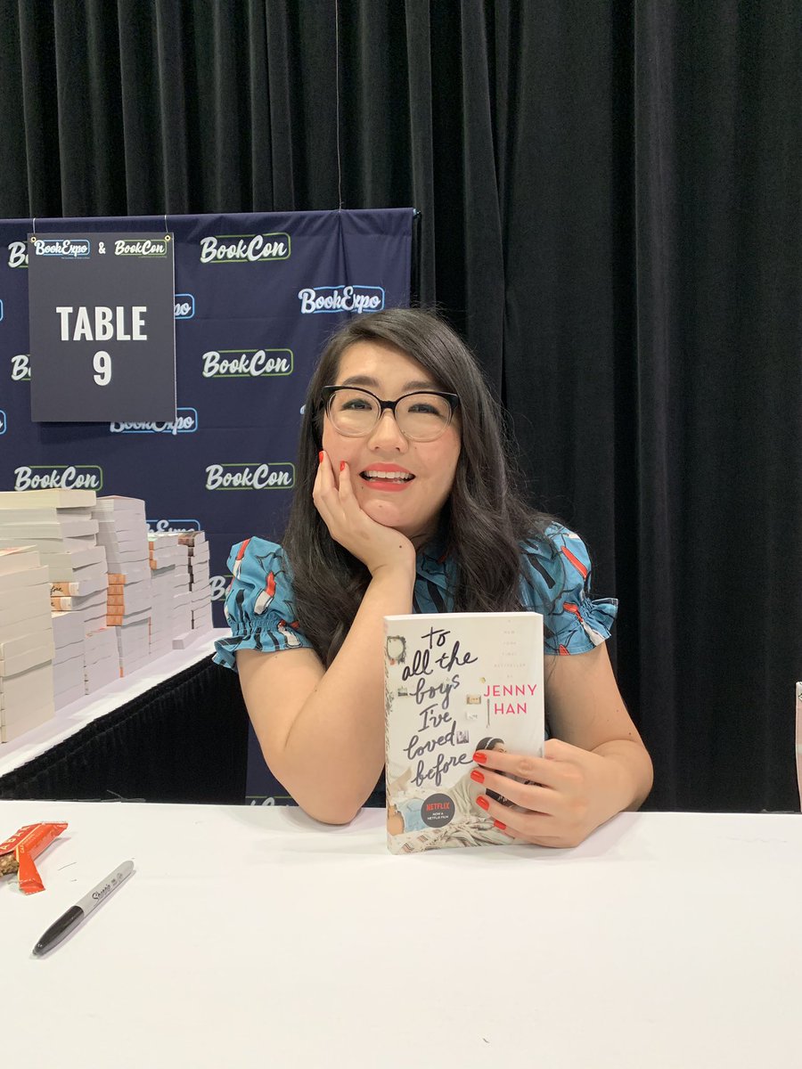 simonschuster's tweet photo. Want to add a signed copy of #ToAllTheBoysIveLovedBefore by @jennyhan to your collection? 💕
Head to the autographing area at #BookCon19 to get her autograph! ✍🏼
@simonteen #SimonBookLover https://t.co/UhyAalGfT2