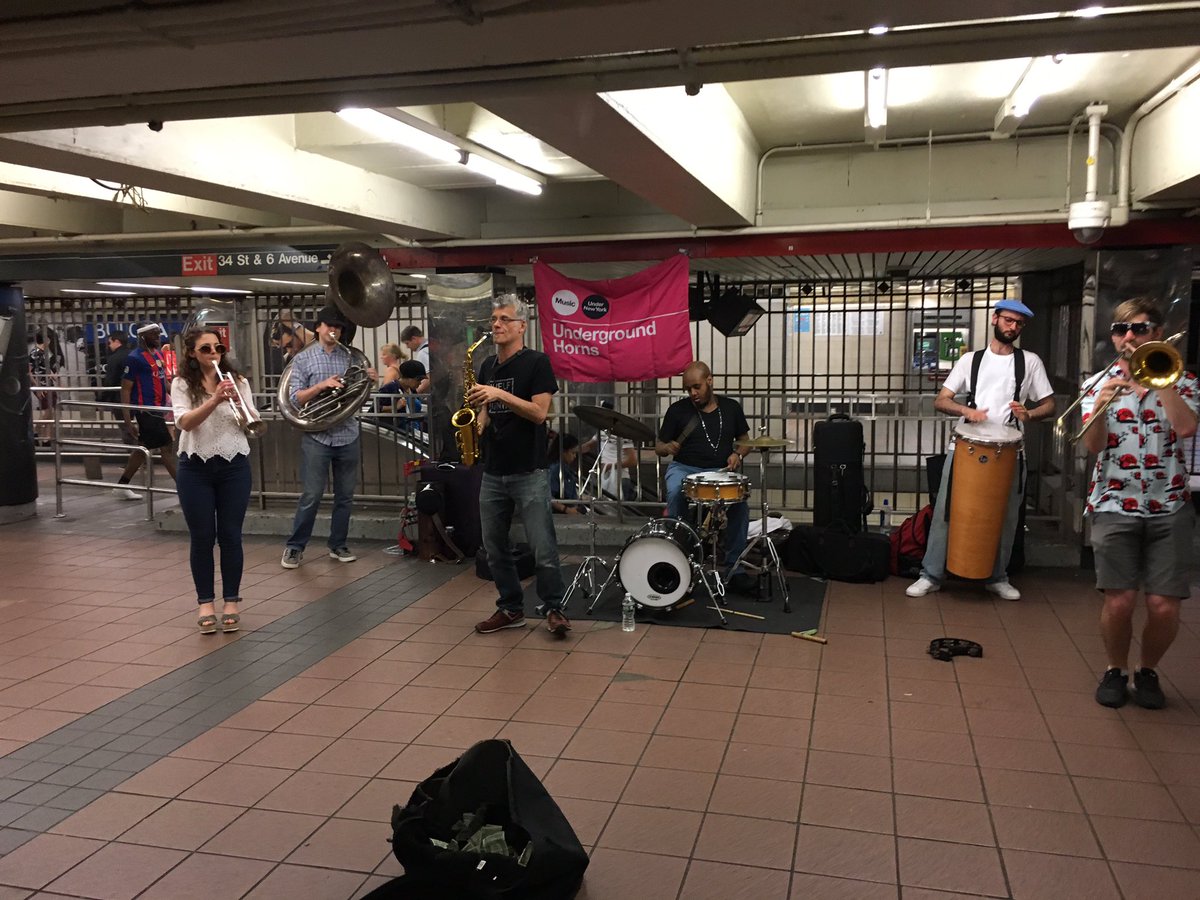 Accidental_FI's tweet image. Am I #newyorker? Someone let me in the subway exit gate. #jumptheline #travelhack #nyc #subway