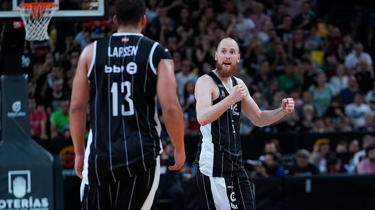 ¡El @CDBILBAOBASKET logra la plaza de ascenso a la #LigaEndesa!

Derrota al @bahiasanagustin por 62-55 en la Final de la LEB Oro.