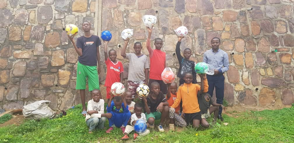VivensUwizeyim1's tweet photo. As an ambassador of #BallToAll in Rwanda, I delivered 10 balls to @igirerwandaorg as the way of equipping their children with something to play with. https://t.co/LhgptcTXhz