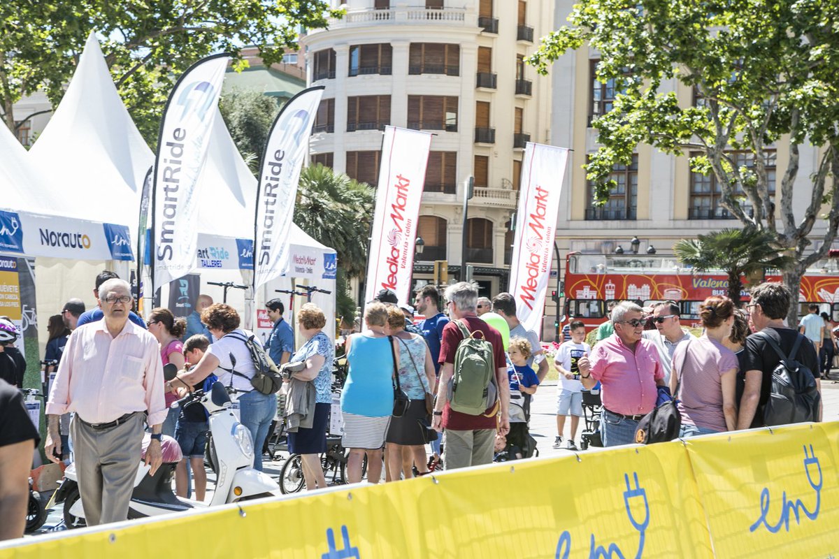 ElecMovements's tweet photo. ¿Qué decir tras una gran tercera edición? ¡GRACIAS por participar, apoyarnos y visitarnos! La #MovilidadEléctrica y #MovilidadSostenible son imparables, así que... ¡Empezamos a trabajar ya en la cita de 2020! 🔌🙌🏻 #motor #Valencia #OtraFormaEsPosible #CocheEléctrico https://t.co/pS9gCGiLUK