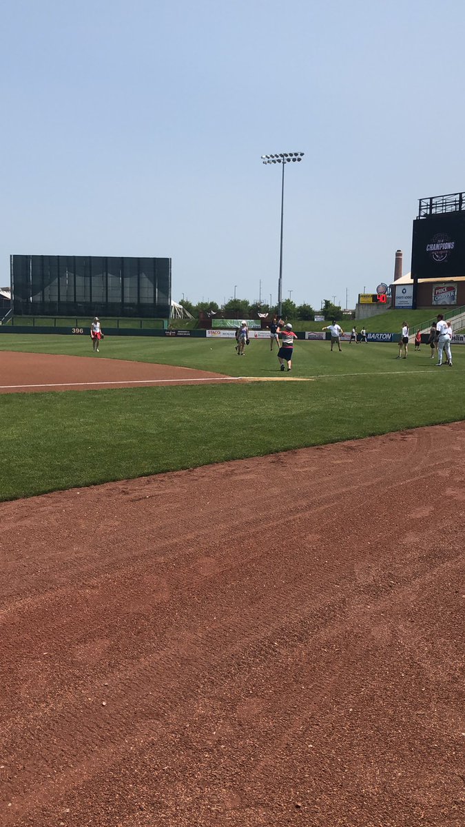 KCMonarchsTurf's tweet image. Love coming to Sunday mass at The Boneyard. Let’s get this dub boys. #Funwelldone