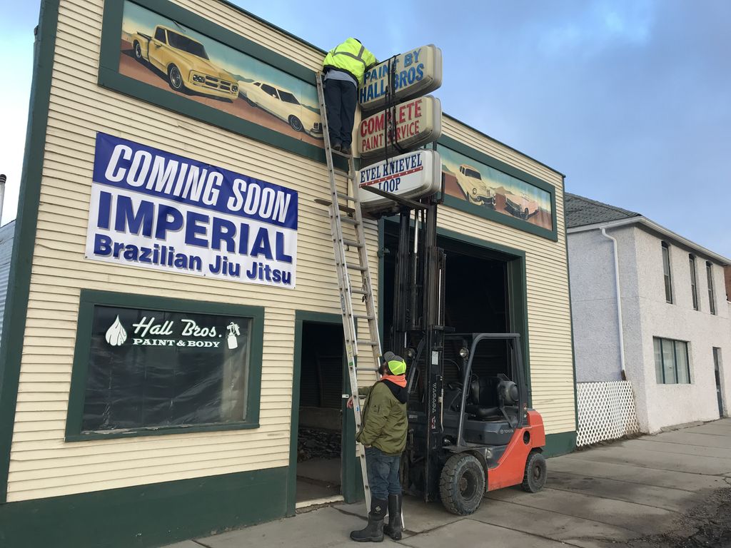 TruthBJJ's tweet photo. The iconic Hall Brothers sign is in great hands. Thank you, Frank!
.
.
.
#ImperialBJJ #TruthLLC #HallBrothers #NewDay #BJJ #ButteMT https://t.co/WQQsLYb7sE
