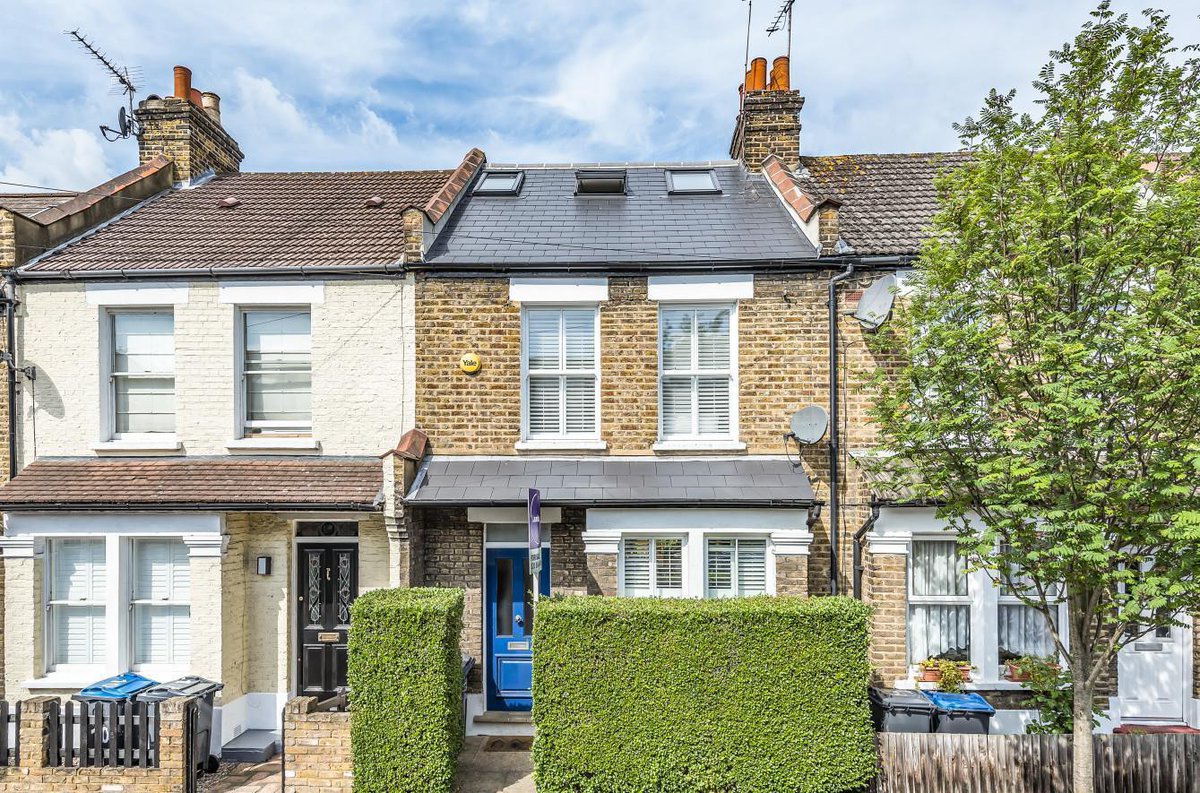 Zoopla's tweet image. Did you know that young people more likely to downsize than the over-55s? zo.op.la/LMjurL  #downsizers #property