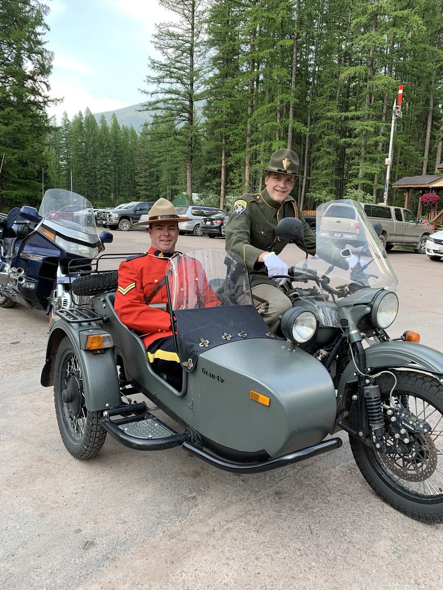 TrooperPesola's tweet photo. The @MTHwyPatrol was joined by the Royal Canadian Mounted Police at the @MTHopeProject reunion, to form the first ever Unified Bike Patrol.
(Disclaimer: we did not actually patrol like this)
#ThinBlueLine
#301Strong https://t.co/I3Rxmade5V