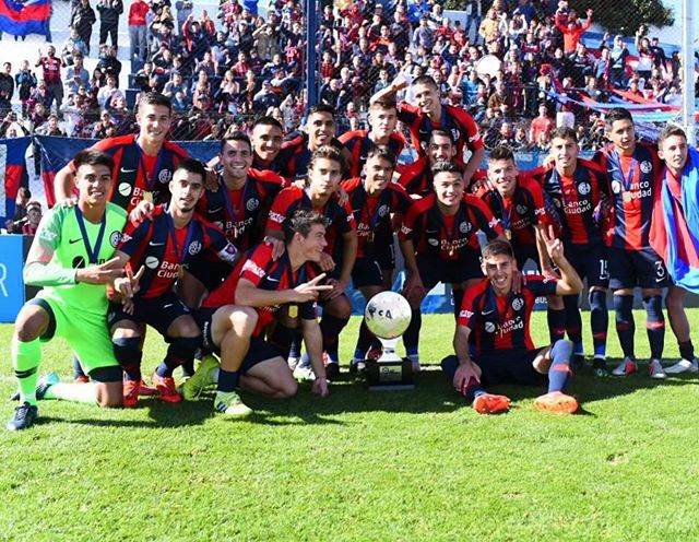Felicitaciones a todo el equipo de Reserva de San Lorenzo por un nuevo título, el segundo de este año. Al cuerpo técnico comandado por Monarriz y Cinto. Hay futuro cuervo. 💪 #SanLorenzo #Reserva #Campeones