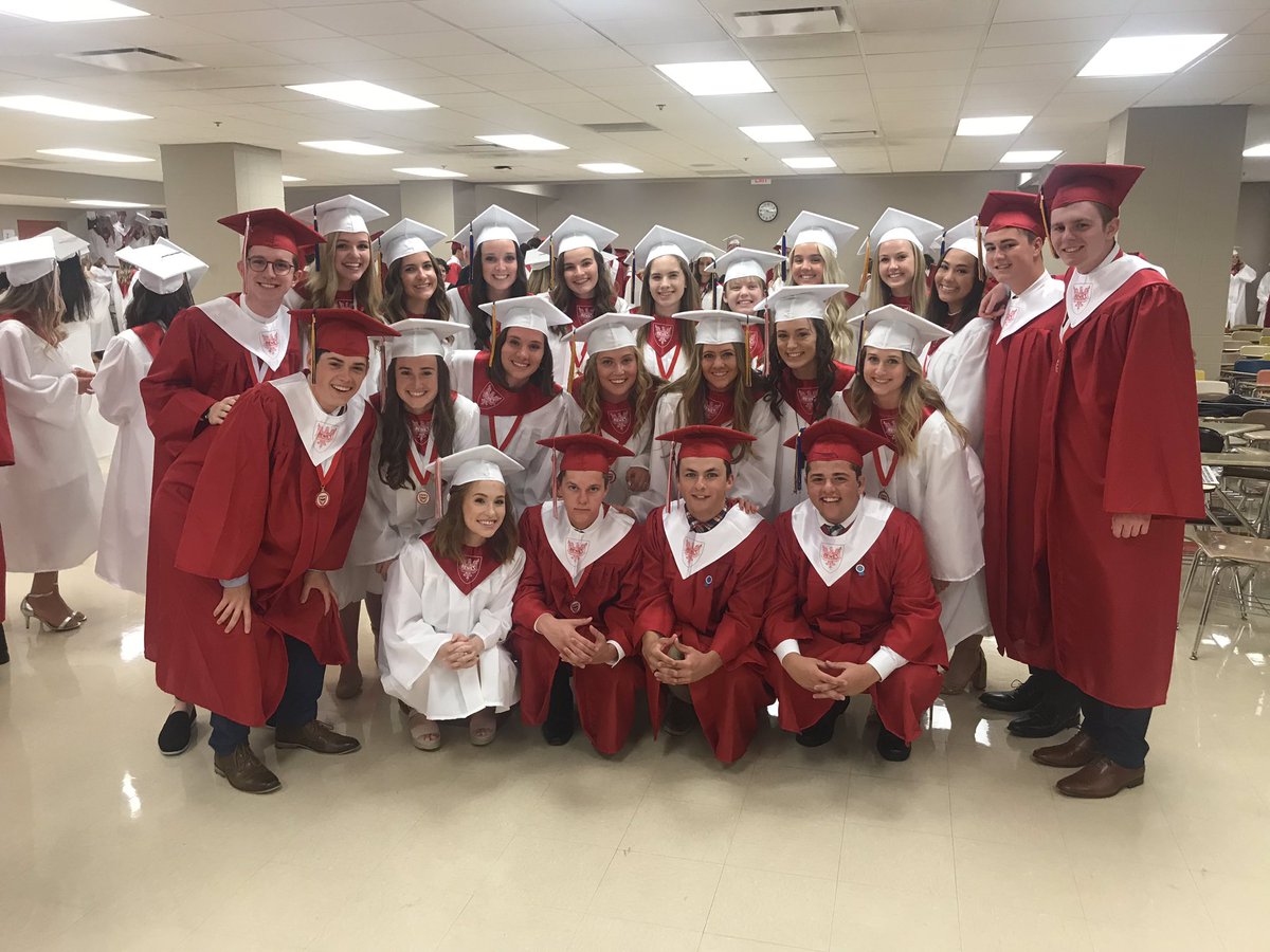 redwingnation21's tweet photo. On behalf of the seniors of SG, we want to thank everyone for their constant support and spirit throughout this 2018-2019 school year. It’s been a WILD ride! These are the SG BOYS, officially signing off. ❤️🎓 #mambaout #makeyourmark https://t.co/N6TGh0uO38