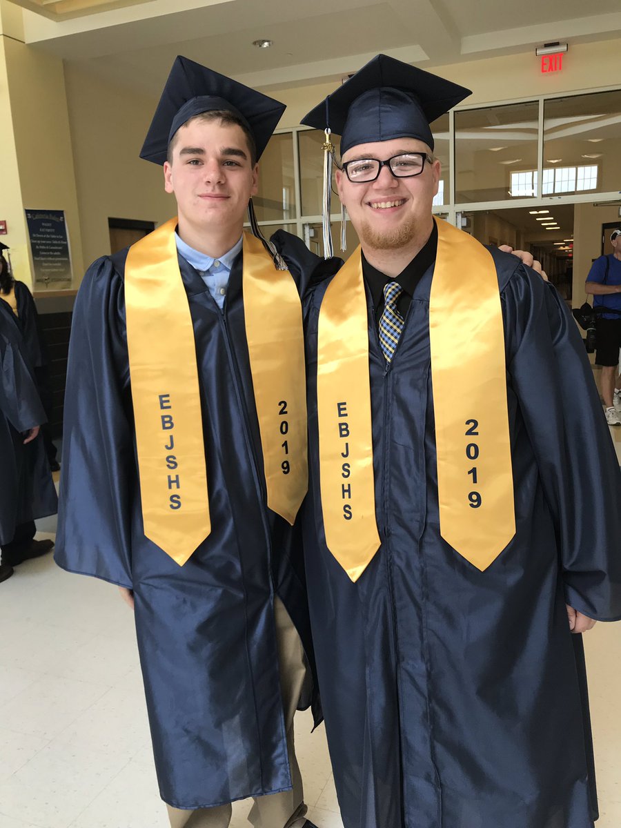 NoyesMs's tweet photo. Such beautiful day for celebrating the class of 2019! Thanks to all that made it happen. https://t.co/jpURS9AX1E