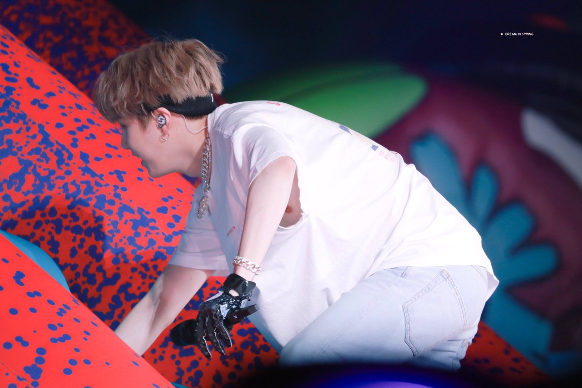 spring030993's tweet photo. 190602 #슈가 #SUGA #BTS it’s the climbbbbb 🧗‍♀️ @BTS_twt https://t.co/nbQP445o1e