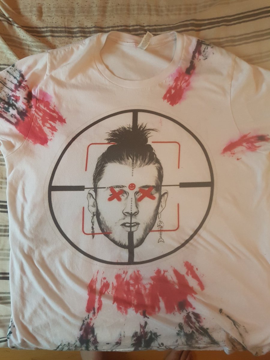 RKeszeg's tweet image. i dont take pictures at concerts...... so here's my favorite shirt i made for @machinegunkelly Detroit show last night 🤘 #HotelDiablo #RapDevil #KillShotWasALegShot