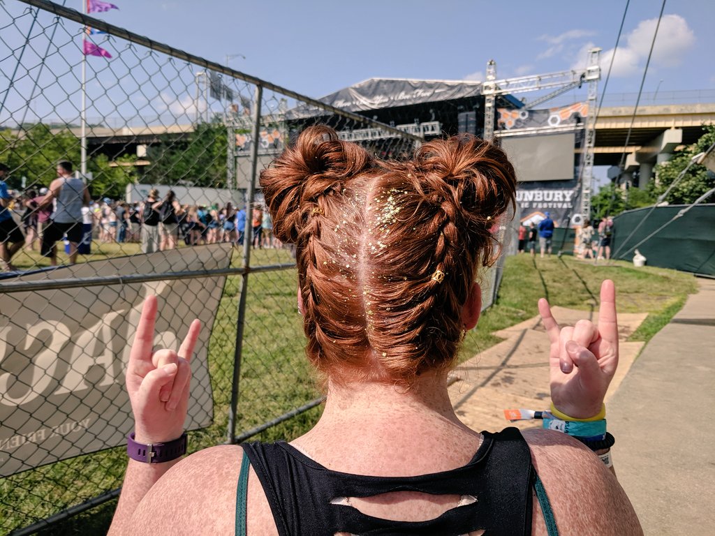 #festivalhair with @vettys19 by #PanteneBunbury 💁💕 (📸: @barriersvinyl / @rocks_princess)