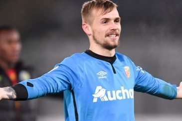 LensVintage's tweet photo. IMMENSE soutien à Jérémy #Vachoux
@RCLens @leca_jean #rclens #Lens #lensdijon #Barrages #football #dijonlens #Dijon #supporters #LensFan https://t.co/UYfeBnExyk