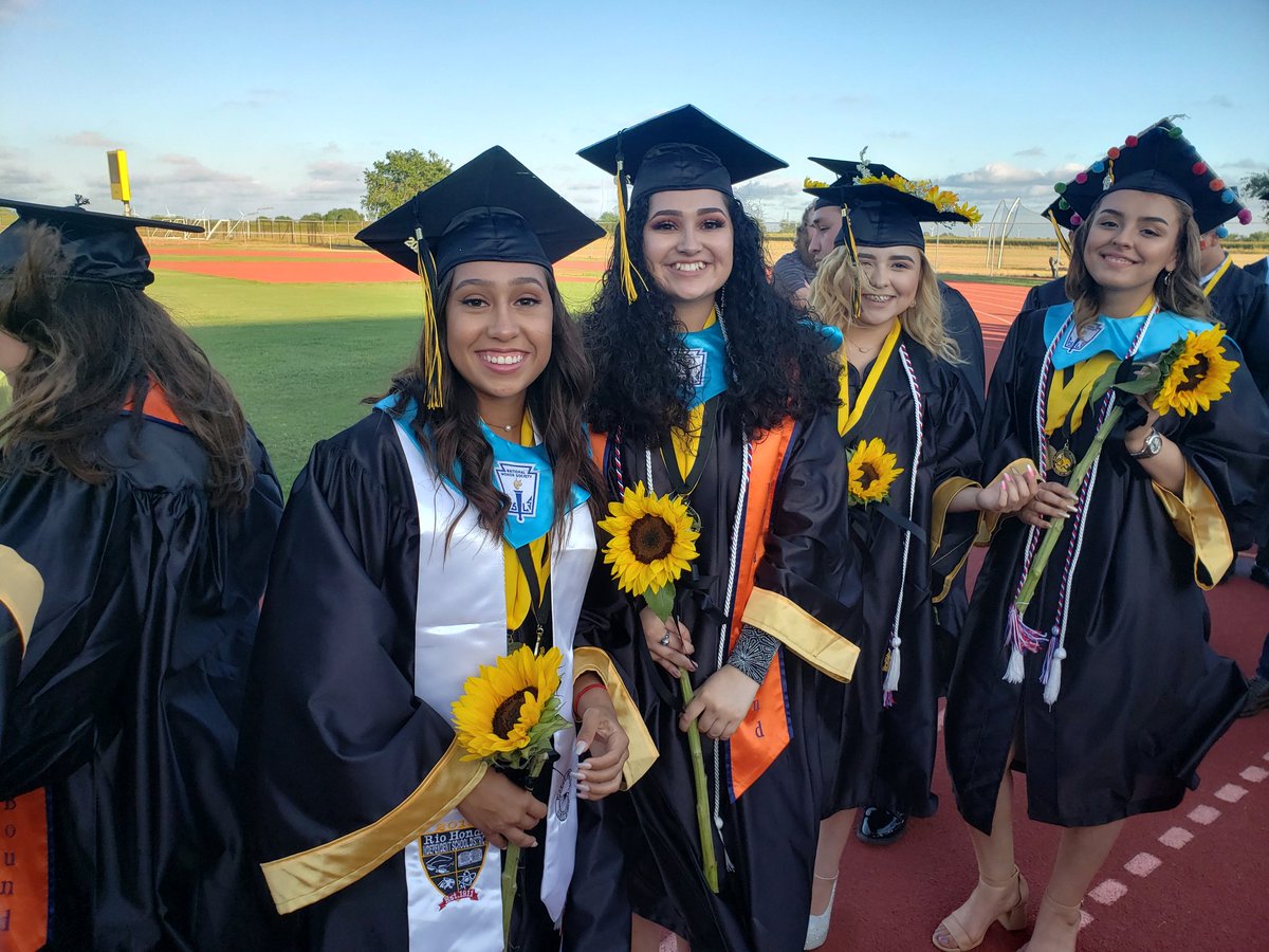 RHHS_Bobcats's tweet photo. Graduation 2019 #WeAreRioHondo https://t.co/Vbi36cYl6b