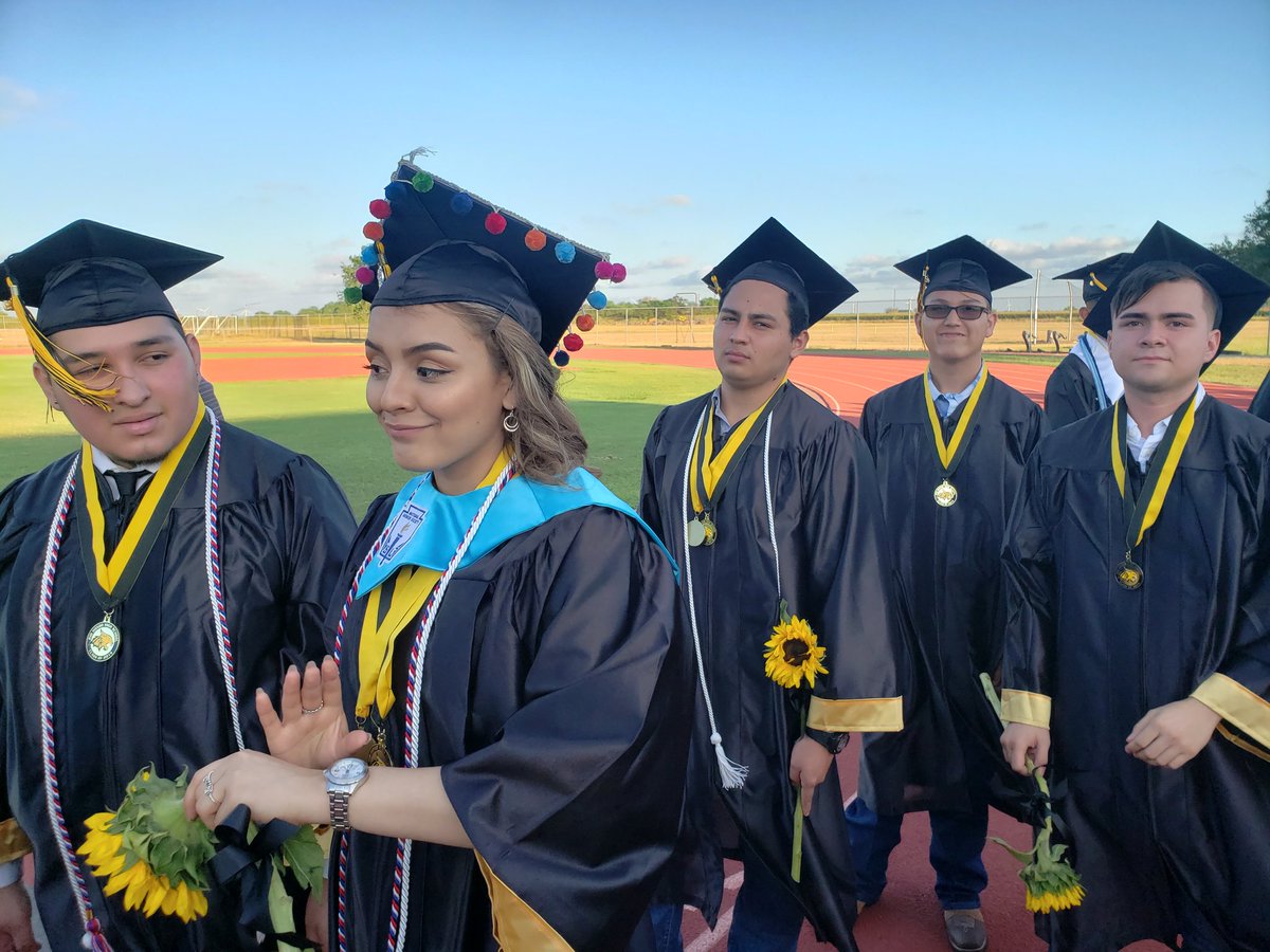 RHHS_Bobcats's tweet photo. Graduation 2019 #WeAreRioHondo https://t.co/Vbi36cYl6b