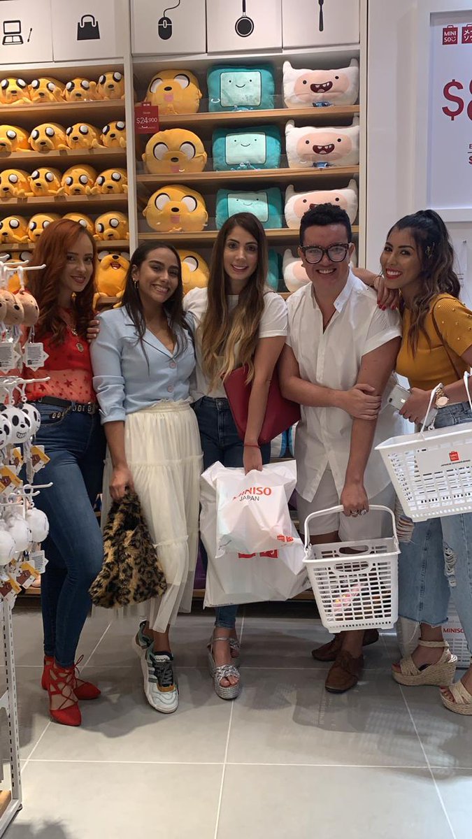 BRITTCARLOS's tweet photo. #inaugracion @MinisoColombia #lauraescobar #nanamartinez @crisangulo26 @ROSITACAIAFA #minisolovers #fromjapantobarranquilla https://t.co/9hnGwuhNWk