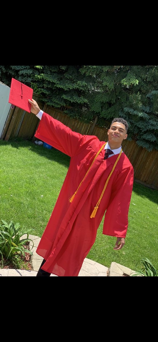 Rico_wardlow's tweet photo. GRADUATED BABY👨🏽🎓!!! #2K19grad https://t.co/3p9NOj8YOF