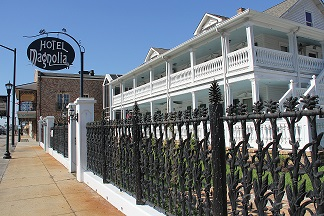 CityofFoley's tweet photo. Take a casual stroll through downtown Foley today and enjoy some of our historic buildings. #ExploreFoley https://t.co/5RzMuhmf8h
