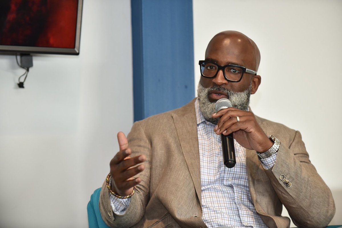 VickiethomasWWJ's tweet image. During  @DetroitNABJ #BlackMaleMediaProject @mrjasonowilson talks about his book, “Cry Like A Man.”  @DetroitPAL @nabj @NABJREGION2 #InspireBlackMen @DetroitNABJ #PositiveReflections