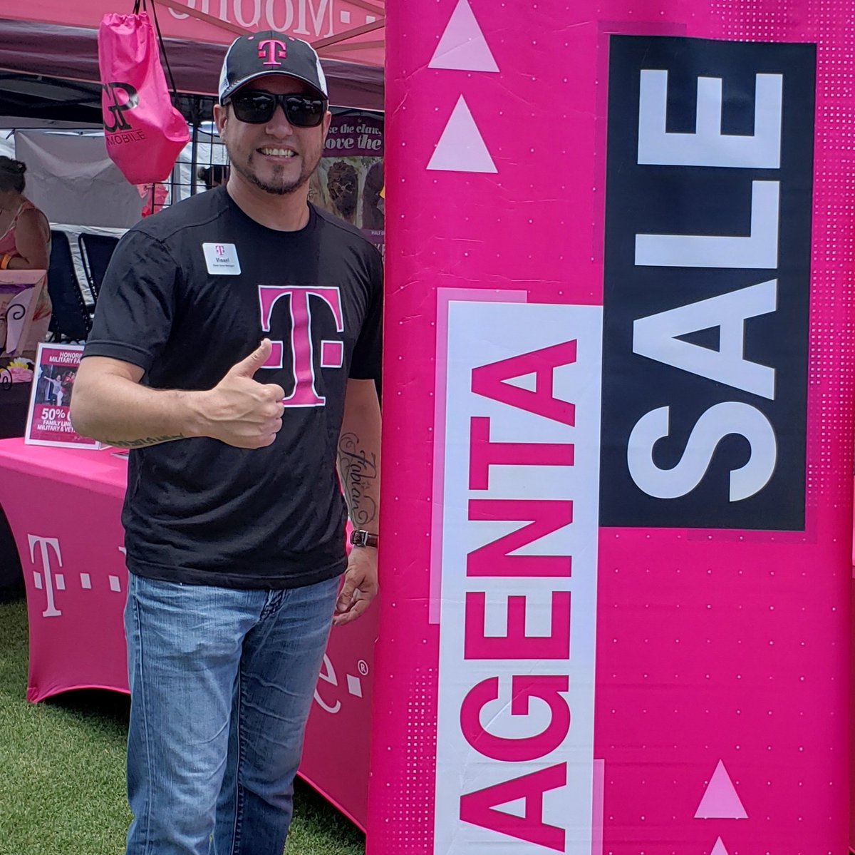 VisaFromGP's tweet photo. Come see us at the #balloonfestival in #LadyLake and take advantage of our new #Magenta Plans. @dustinknapp #marriedtothegame #magentaeverything https://t.co/bZaC3626yk