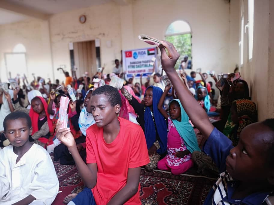 ridaderorg's tweet photo. @ineziroglu Sudan Darfur da yetimlerimize fitre dağıtımlarımız devam ediyor. https://t.co/duNJoCP6le