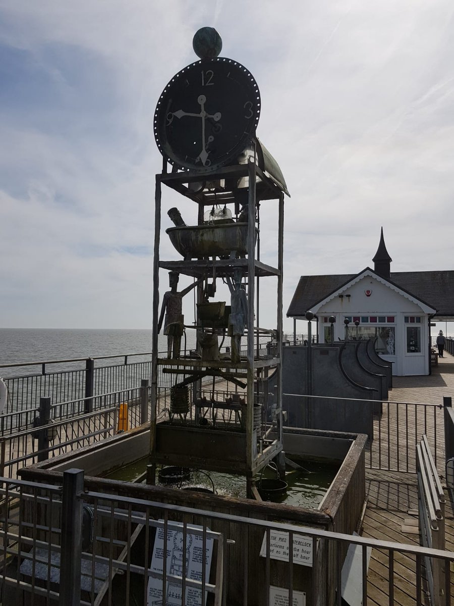 ZH956's tweet image. Guess where we were this morning?
This week's #christmas2018 present draw event.