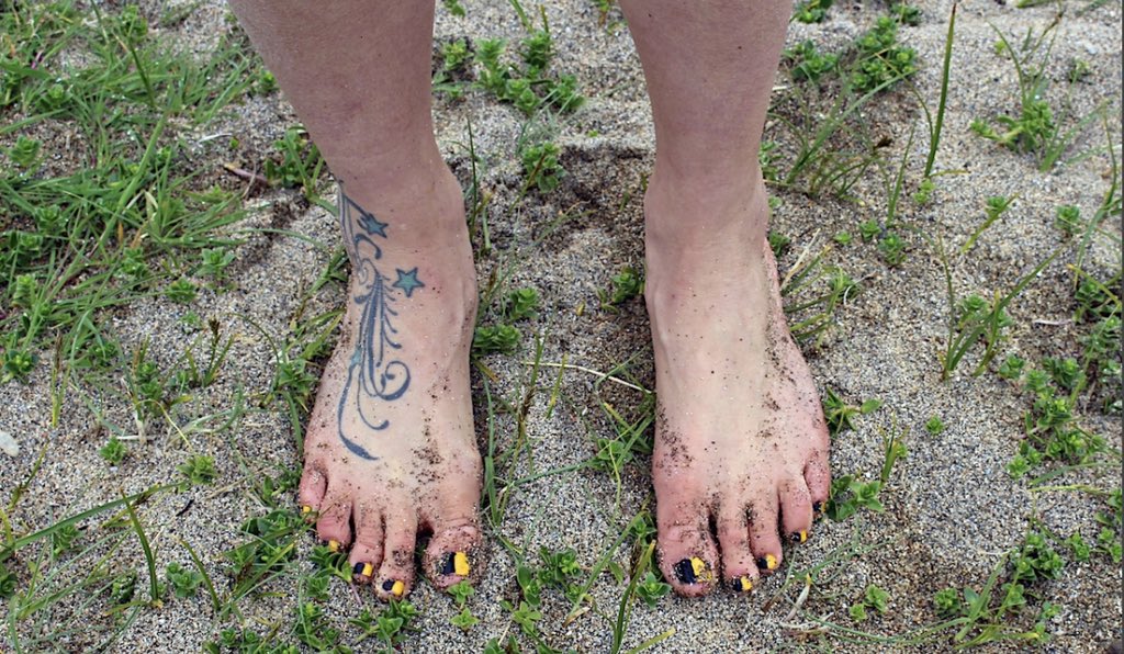 And we’re off!! Thanks to <a href="/Shetnews/">Shetland News</a> for the write up. Such pleasure to be joined by a group of <a href="/Girlguiding/">Girlguiding</a> Rainbows &amp; Brownies on the first day of #BarefootBritain. #InspireGirls 🙌🏻🏃🏼‍♀️

shetnews.co.uk/2019/06/02/run…