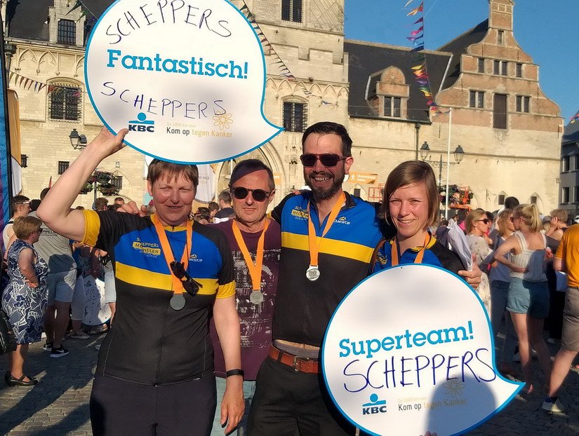 Leerkrachten en oud-leerlingen reden samen maar liefst 3000 km 🚴‍♀️🚴‍♂️🚴‍♀️🚴‍♂️ voor Kom Op Tegen Kanker.
Bekijk de sfeerbeelden op: aso.scheppers-mechelen.be/1000-km-trappe……/
#KOTK #de1000km @een @KOTKanker @1000kmKOTK #30jaarkomoptegenkanker 👍