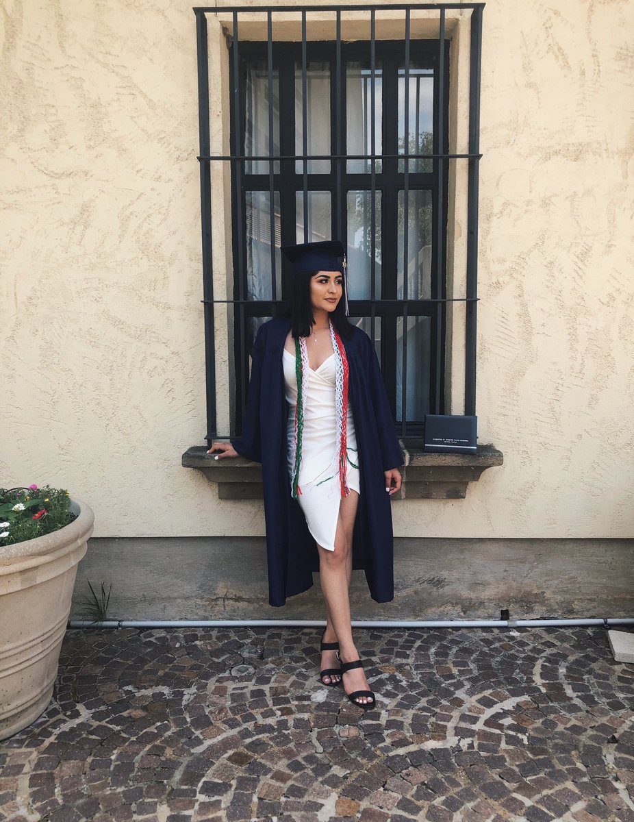 MariaKLemus's tweet photo. I did it! 🎓 #Classof2019 https://t.co/wDwQ9yOXOC
