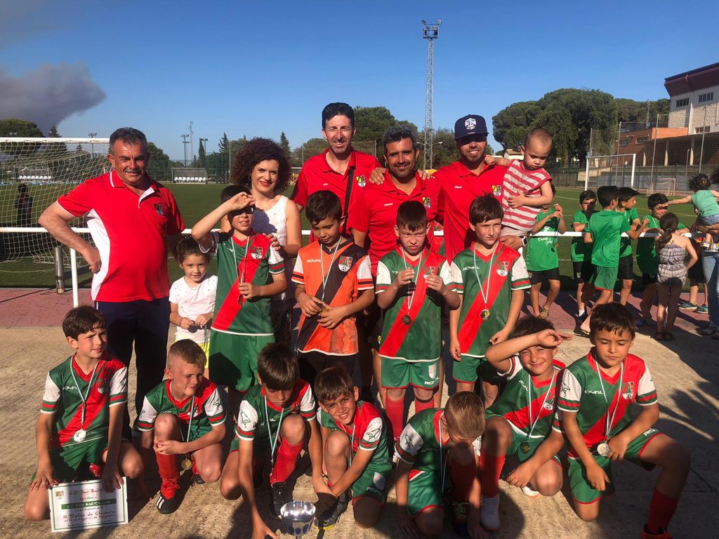 AD_SanBartolome's tweet photo. III TORNEO CLAUSURA DE TEMPORADA 

Bonito y caluroso día el que vivimos ayer en nuestro Polideportivo “Juan Miguel González” con el que clausuramos esta Temporada 2018/19.Un maratón de partidos desde las 9.30 y se han prolongado hasta las 19:00 hora. Gracias a los participantes. https://t.co/S6M2MWviJ2