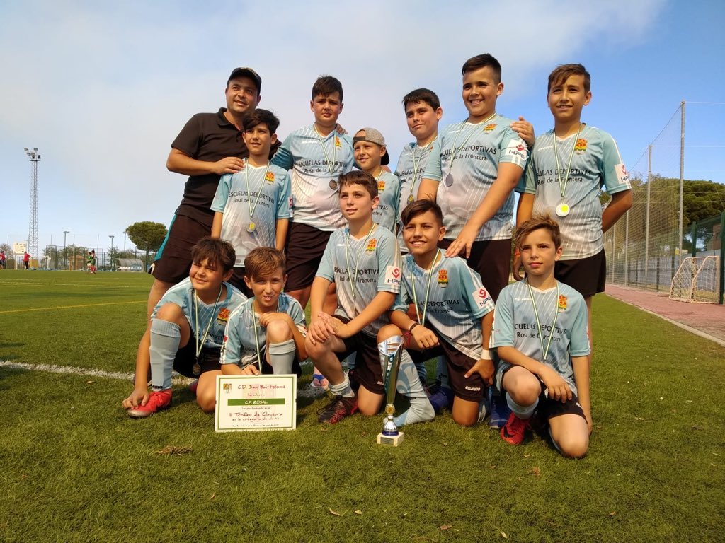 AD_SanBartolome's tweet photo. III TORNEO CLAUSURA DE TEMPORADA 

Bonito y caluroso día el que vivimos ayer en nuestro Polideportivo “Juan Miguel González” con el que clausuramos esta Temporada 2018/19.Un maratón de partidos desde las 9.30 y se han prolongado hasta las 19:00 hora. Gracias a los participantes. https://t.co/S6M2MWviJ2
