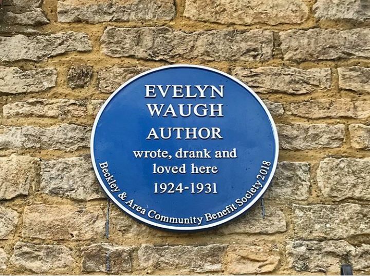 CWEvelynWaugh's tweet photo. 7pm Monday June 3rd - Join our wonderful @BradshawResdncy writers @RMFrancis &amp; @sswithinbank92 as they perform Waugh and Oxford-inspired work created during their residencies alongside @DecafB reading from her book 'Evelyn Waugh's Oxford' in the beautiful @AbingdonArms @OxOnArts https://t.co/9j1MTsTTUm