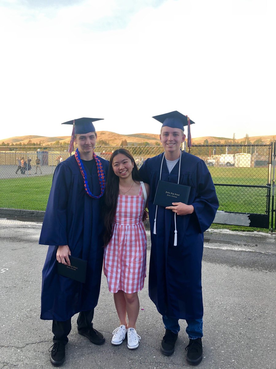 snoopy_fever's tweet photo. 5/31/2019
Graduation https://t.co/kAF7noSrxs