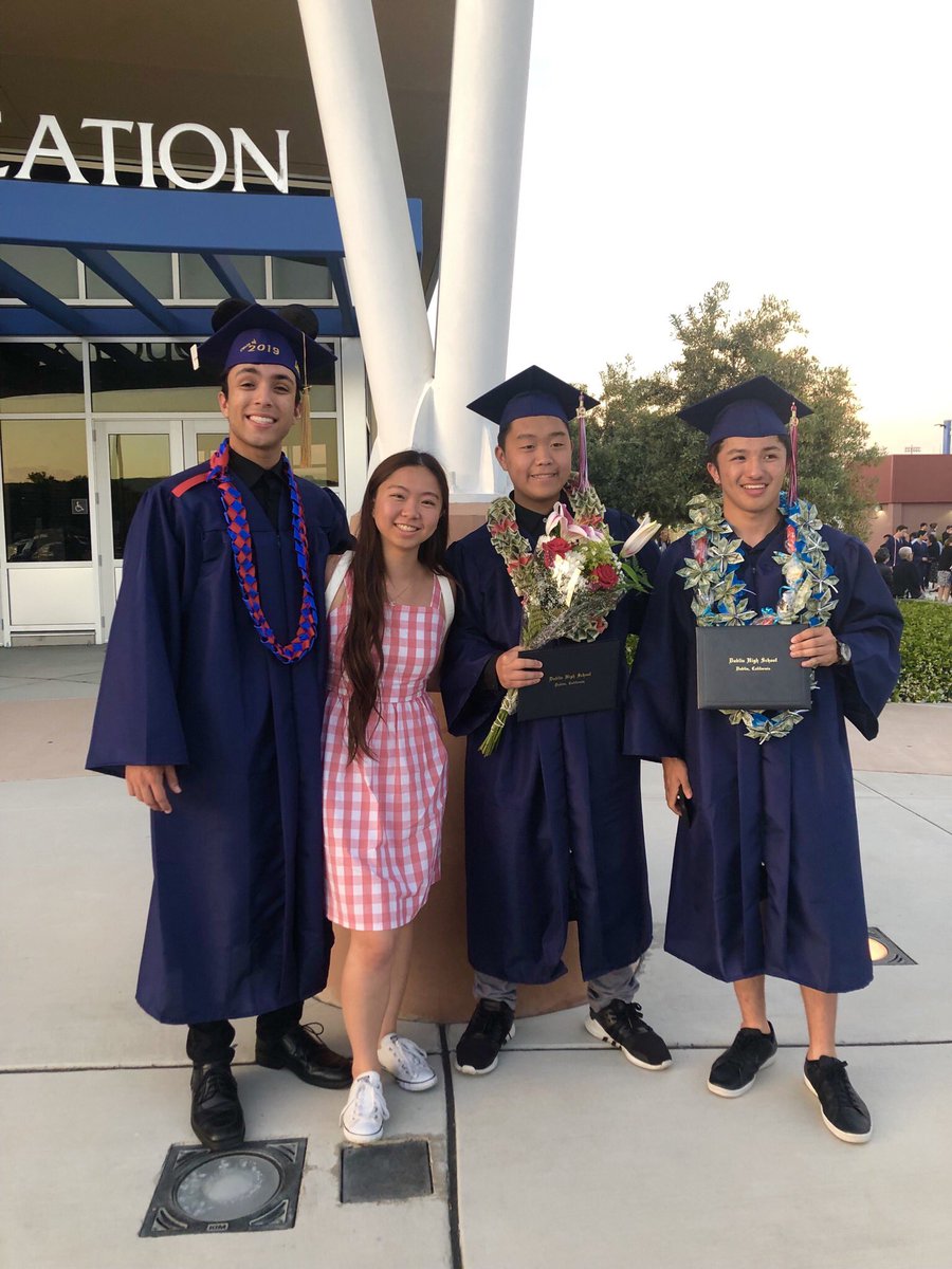 snoopy_fever's tweet photo. 5/31/2019
Graduation https://t.co/kAF7noSrxs