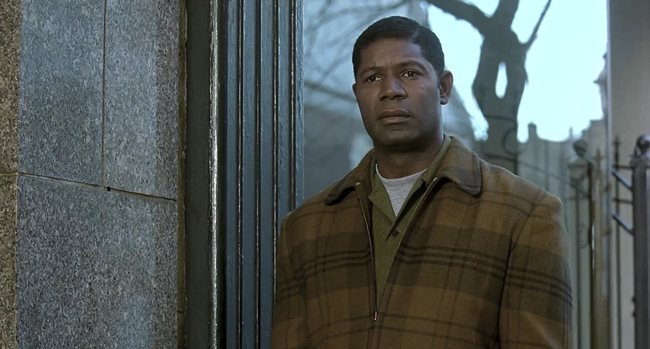 Happy birthday Dennis Haysbert, whom I liked very much in Far from heaven. 