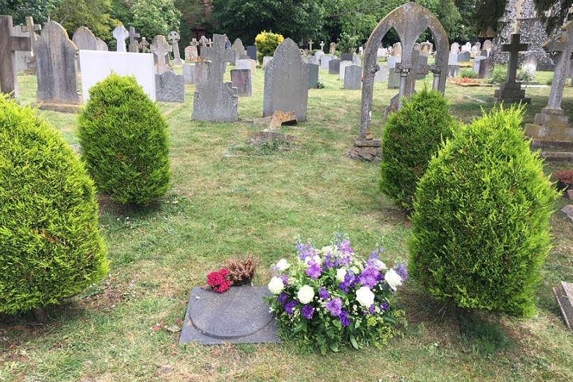 Tony_Buzan's tweet photo. Today, on his 77th birthday  - our friend and mentor was laid to rest.  Not that we shall ever forget him!  @Times_Chess @MemoryDom @PhilChambers2 
https://t.co/NTTScuTDwL https://t.co/YZ81hJsaQM