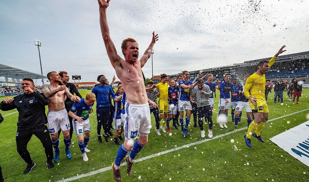 FutbolOhyeah's tweet photo. #marcussen #dinamarca #futbolista #hotfootballers #morbo #shirtless #campeon https://t.co/3GBQX0Tllt