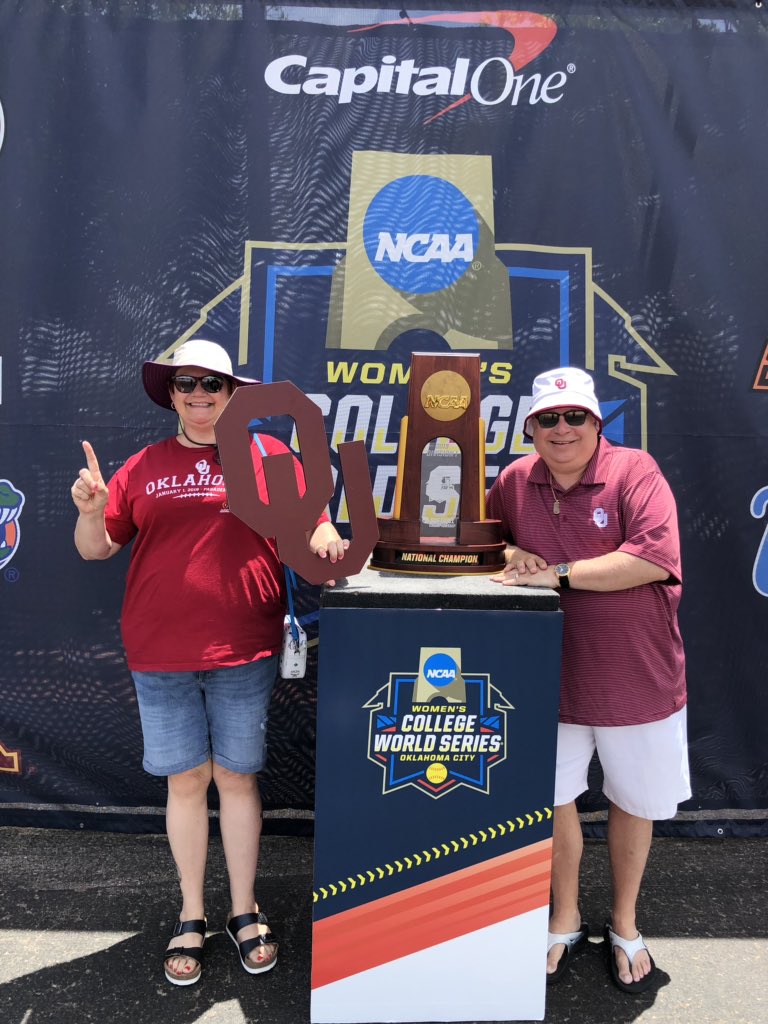 PlayByPlayGuy1's tweet photo. Semifinal Sunday at the #WCWS #OUvsALA #UCLAvsWash https://t.co/29qFb9Yp3J