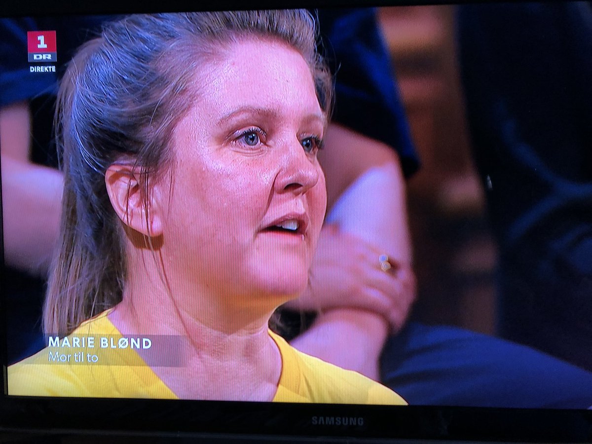 BUPLFormand's tweet photo. Sådan @ITU_Marie - første spørgsmål i #duellen på @DR1TV er om #GodtBørneliv 💕💪 @Spolitik vil ansætte flere pædagoger. @venstredk vil gerne standarder, men der skal aftales ved en minitrepart. 
Ingen af dem vil dog love #minimumsnomeringer 😢 #GodtBørneliv #fv19 https://t.co/M8oI9AE5va