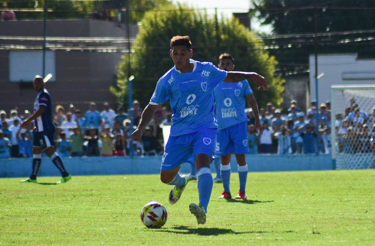caduoficialok's tweet photo. #Fútbol ⚽️🔵 #Continuidades
Los jugadores Juan Figueroa, Arturo Ordano, Alfredo Resler y Damián López Samaniego continuarán en Defensores Unidos.
#VamosCeleste https://t.co/JsT2PQ1L0O
