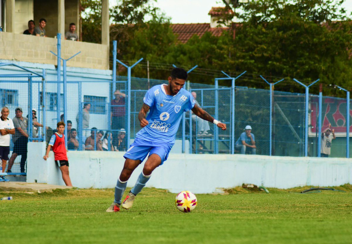 caduoficialok's tweet photo. #Fútbol ⚽️🔵 #Continuidades
Los jugadores Emanuel Pentimalli, Carlos Olsen y Mateo Escobar continuarán en Defensores Unidos.
#VamosCeleste https://t.co/r3wIwg9I51