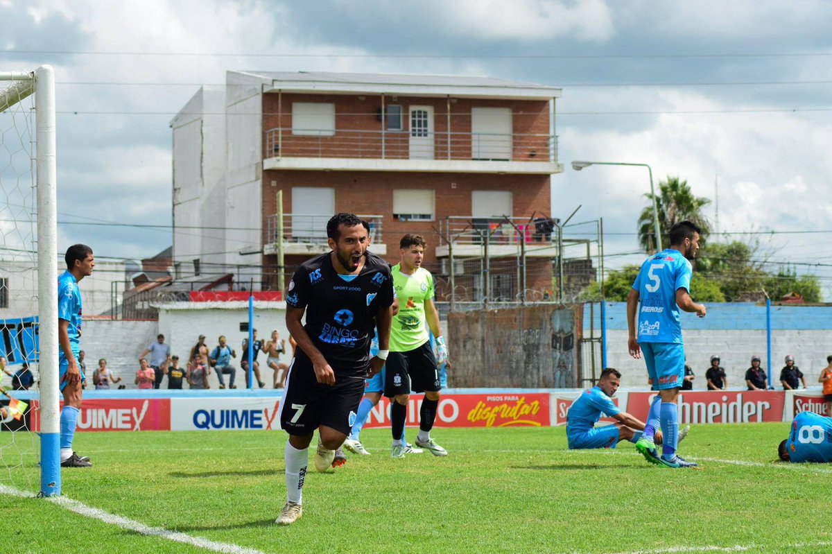 caduoficialok's tweet photo. #Fútbol ⚽️🔵 #Continuidades
Los jugadores Emanuel Pentimalli, Carlos Olsen y Mateo Escobar continuarán en Defensores Unidos.
#VamosCeleste https://t.co/r3wIwg9I51