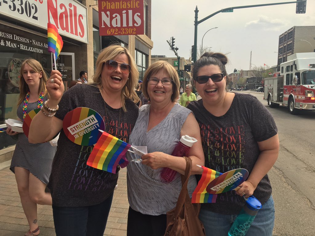 froshdawg's tweet photo. Great Girls Weekend in Moose Jaw #moosejawpride https://t.co/LRoK9mo9Tf