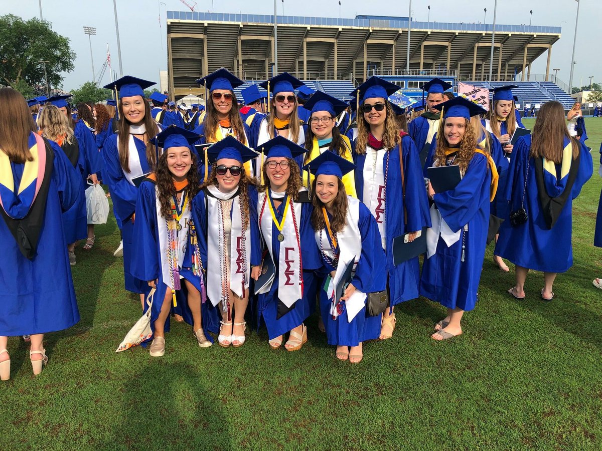 gillzucker's tweet photo. One Blue Hen family. #UDGrad2019 #BlueHensForever https://t.co/hfCymSHAvx