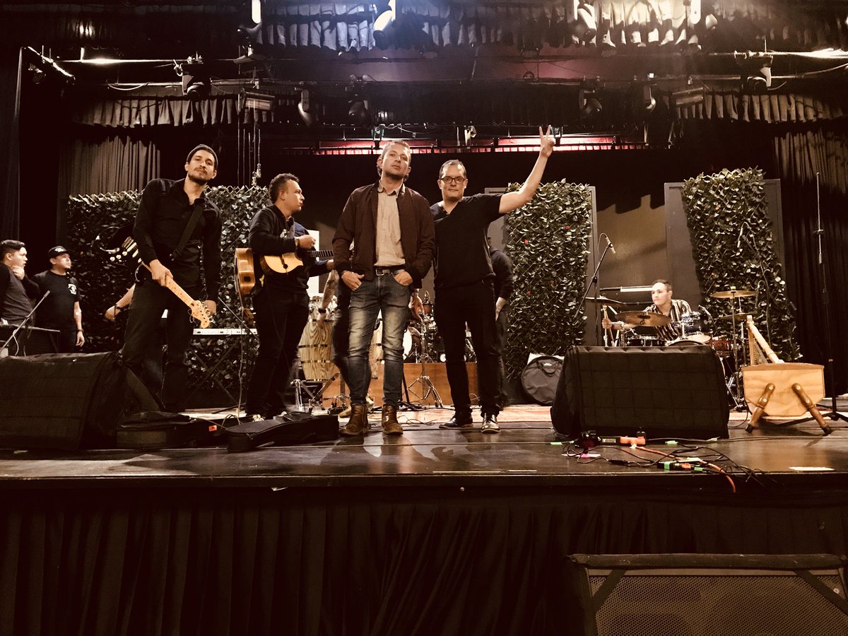 ChimoSicodelico's tweet photo. Hoy Chimo en vivo al lado de @DONTETTO #BarcoDePapel #TeatroABC https://t.co/nUGsFGjP8R